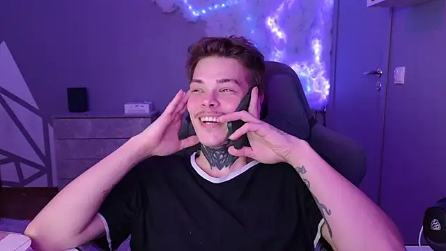 Snapshot of DENIS_HERE chatting on 12.24.24 DENIS HERE online show from 12.24.24