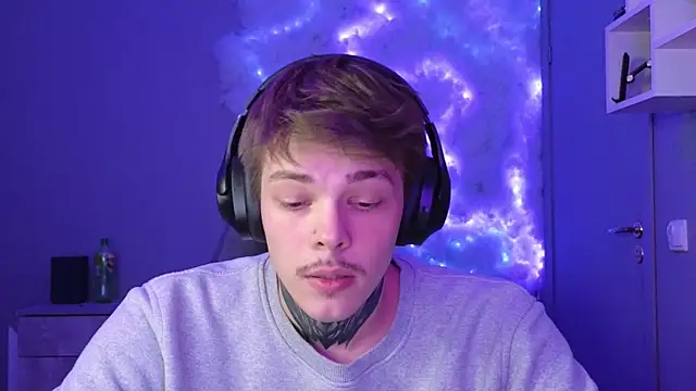 Snapshot of DENIS_HERE chatting on 12.25.24 DENIS HERE online show from 12.25.24