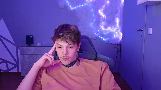 Snapshot of DENIS_HERE chatting on 12.31.24 DENIS HERE online show from 12.31.24