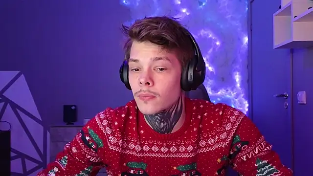 Snapshot of DENIS_HERE chatting on 12.31.24 DENIS HERE online show from 12.31.24