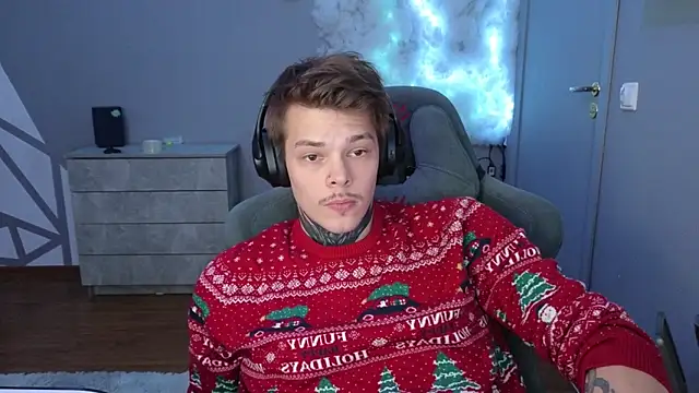 Snapshot of DENIS_HERE chatting on 12.31.24 DENIS HERE online show from 12.31.24