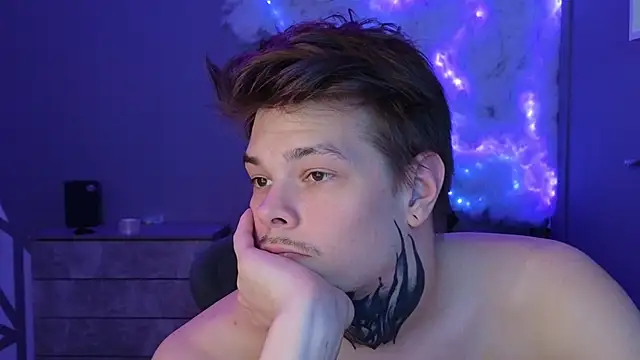 Snapshot of DENIS_HERE chatting on 12.31.24 DENIS HERE online show from 12.31.24