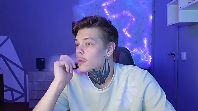 Snapshot of DENIS_HERE chatting on 01.01.25 DENIS HERE online show from 01.01.25