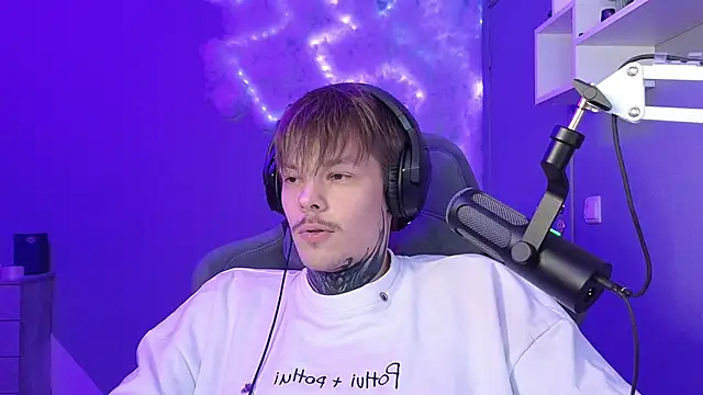 Snapshot of DENIS_HERE chatting on 01.16.25 DENIS HERE online show from 01.16.25