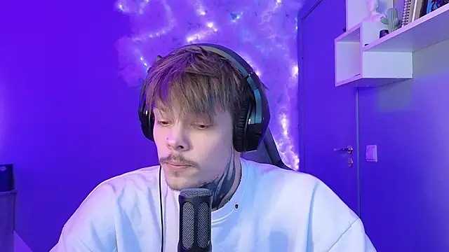 Snapshot of DENIS_HERE chatting on 01.22.25 DENIS HERE online show from 01.22.25