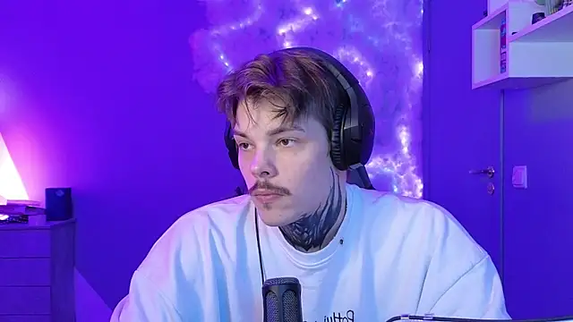 Snapshot of DENIS_HERE chatting on 01.22.25 DENIS HERE online show from 01.22.25