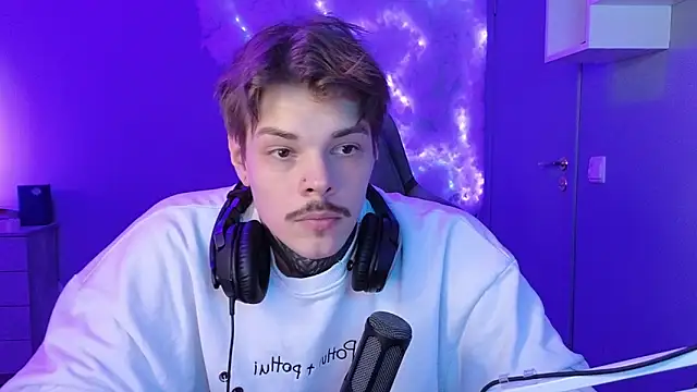 Snapshot of DENIS_HERE chatting on 01.23.25 DENIS HERE online show from 01.23.25