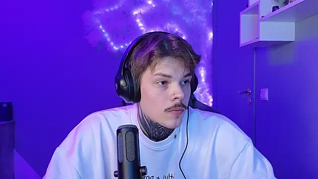 Snapshot of DENIS_HERE chatting on 01.23.25 DENIS HERE online show from 01.23.25