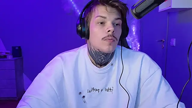 Snapshot of DENIS_HERE chatting on 01.24.25 DENIS HERE online show from 01.24.25