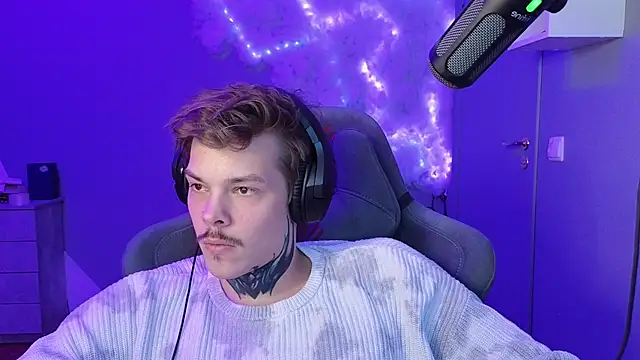 Snapshot of DENIS_HERE chatting on 01.25.25 DENIS HERE online show from 01.25.25