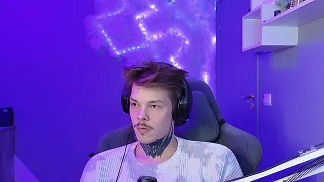 Snapshot of DENIS_HERE chatting on 01.26.25 DENIS HERE online show from 01.26.25