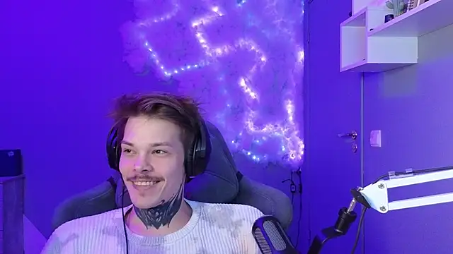 Snapshot of DENIS_HERE chatting on 01.26.25 DENIS HERE online show from 01.26.25