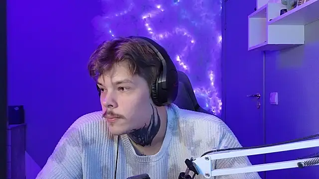 Snapshot of DENIS_HERE chatting on 01.28.25 DENIS HERE online show from 01.28.25