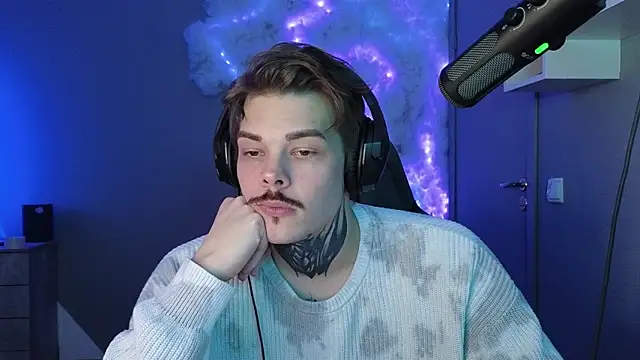 Snapshot of DENIS_HERE chatting on 01.30.25 DENIS HERE online show from 01.30.25