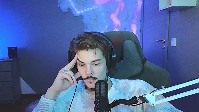 Snapshot of DENIS_HERE chatting on 01.30.25 DENIS HERE online show from 01.30.25