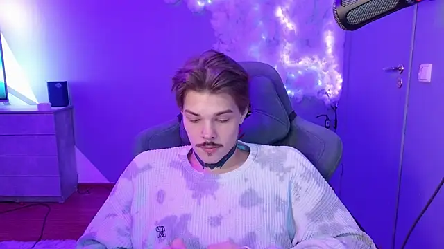 Snapshot of DENIS_HERE chatting on 01.31.25 DENIS HERE online show from 01.31.25