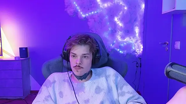 Snapshot of DENIS_HERE chatting on 02.01.25 DENIS HERE online show from 02.01.25