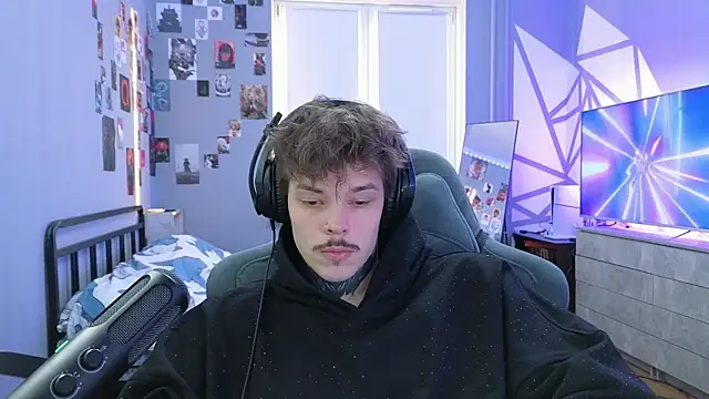 Snapshot of DENIS_HERE chatting on 02.04.25 DENIS HERE online show from 02.04.25