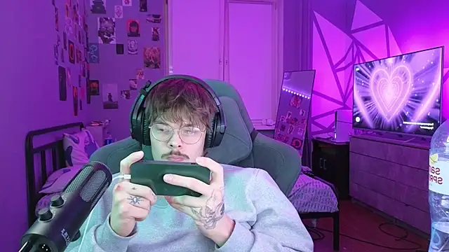 Snapshot of DENIS_HERE chatting on 02.11.25 DENIS HERE online show from 02.11.25