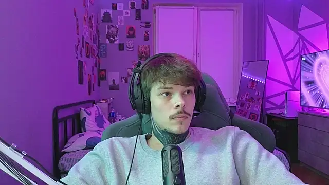 Snapshot of DENIS_HERE chatting on 02.12.25 DENIS HERE online show from 02.12.25