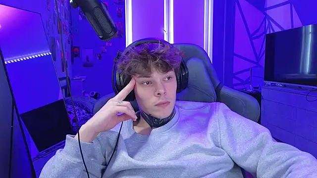 Snapshot of DENIS_HERE chatting on 02.15.25 DENIS HERE online show from 02.15.25