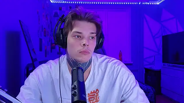 Snapshot of DENIS_HERE chatting on 02.18.25 DENIS HERE online show from 02.18.25