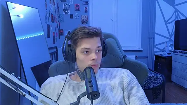 Snapshot of DENIS_HERE chatting on 03.01.25 DENIS HERE online show from 03.01.25