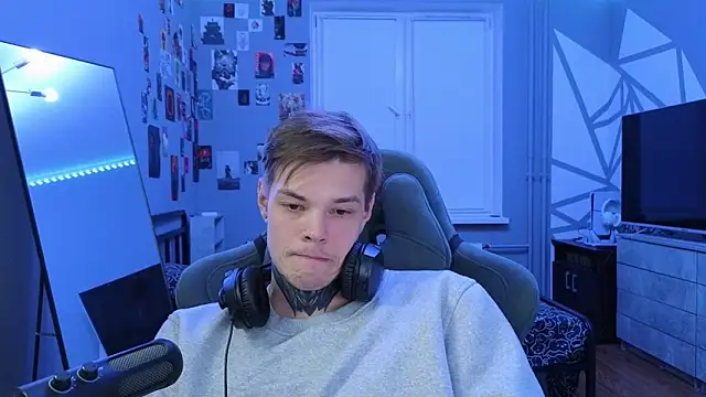 Snapshot of DENIS_HERE chatting on 03.01.25 DENIS HERE online show from 03.01.25