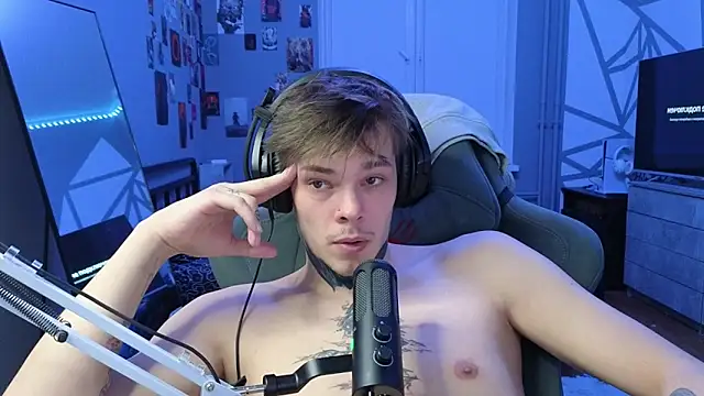 Snapshot of DENIS_HERE chatting on 03.03.25 DENIS HERE online show from 03.03.25