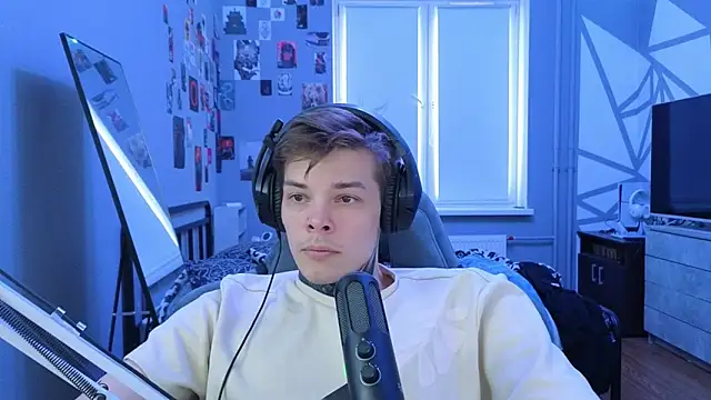 Snapshot of DENIS_HERE chatting on 03.11.25 DENIS HERE online show from 03.11.25