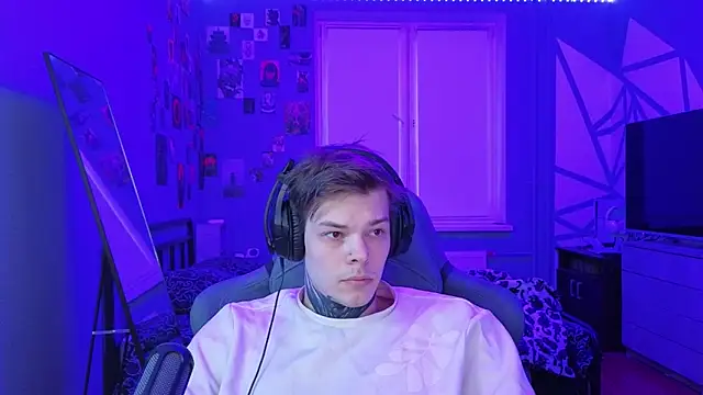 Snapshot of DENIS_HERE chatting on 03.11.25 DENIS HERE online show from 03.11.25