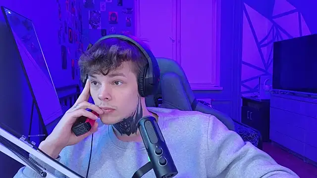 Snapshot of DENIS_HERE chatting on 03.15.25 DENIS HERE online show from 03.15.25