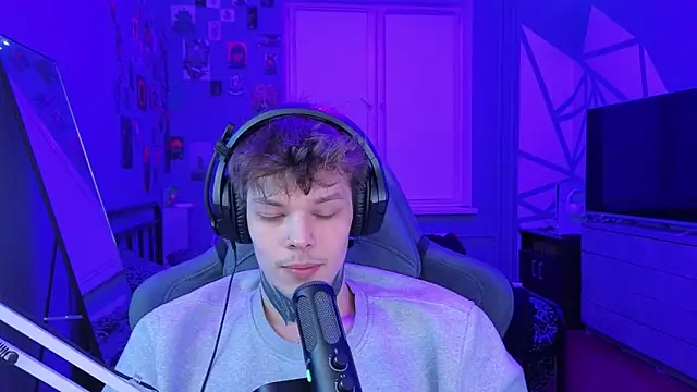 Snapshot of DENIS_HERE chatting on 03.15.25 DENIS HERE online show from 03.15.25