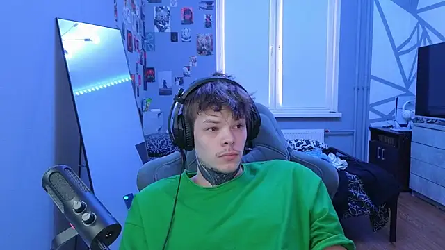 Snapshot of DENIS_HERE chatting on 03.19.25 DENIS HERE online show from 03.19.25