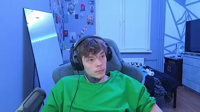 Snapshot of DENIS_HERE chatting on 03.19.25 DENIS HERE online show from 03.19.25