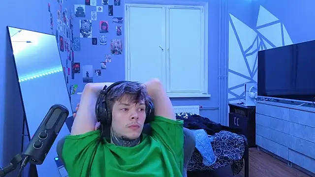 Snapshot of DENIS_HERE chatting on 03.20.25 DENIS HERE online show from 03.20.25