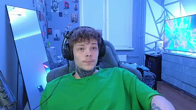 Snapshot of DENIS_HERE chatting on 03.20.25 DENIS HERE online show from 03.20.25