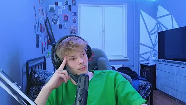 Snapshot of DENIS_HERE chatting on 03.22.25 DENIS HERE online show from 03.22.25