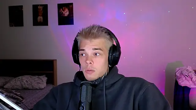 Snapshot of DENIS_HERE chatting on 09.08.25 DENIS HERE online show from 09.08.25