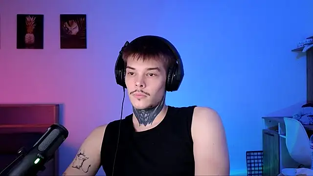 Snapshot of DENIS_HERE chatting on 11.21.25 DENIS HERE online show from 11.21.25