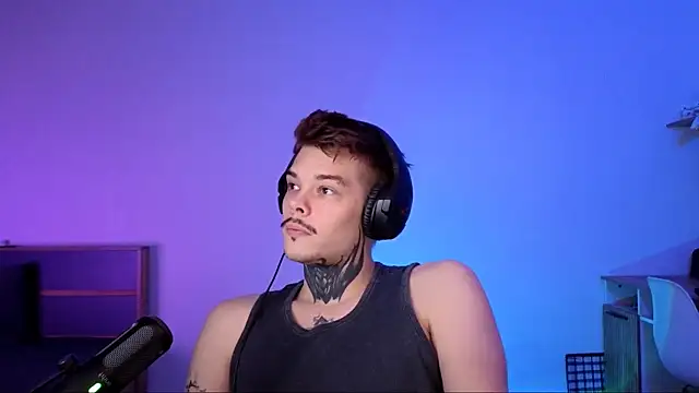 Snapshot of DENIS_HERE chatting on 11.22.25 DENIS HERE online show from 11.22.25