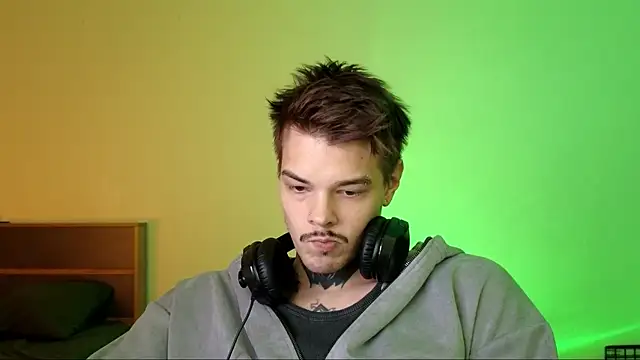 Snapshot of DENIS_HERE chatting on 11.24.25 DENIS HERE online show from 11.24.25