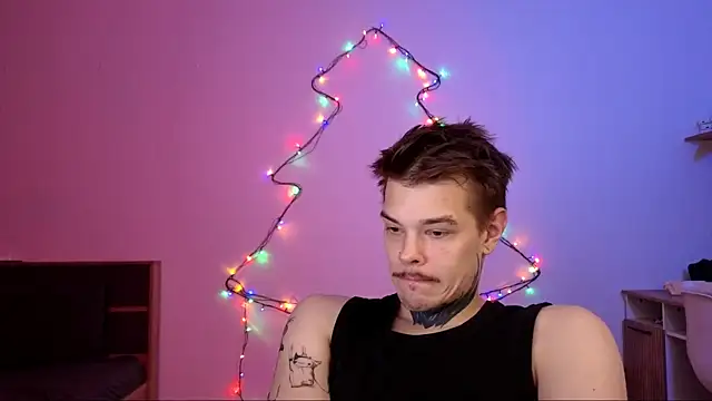 Snapshot of DENIS_HERE chatting on 11.28.25 DENIS HERE online show from 11.28.25