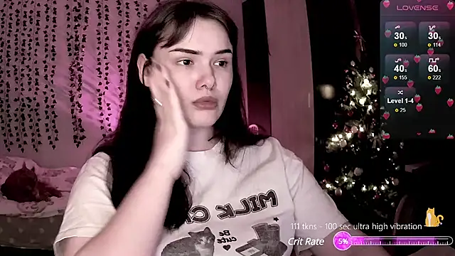 Snapshot of strawberry_elfcat chatting on 12.19.24 strawberry elfcat online show from 12.19.24