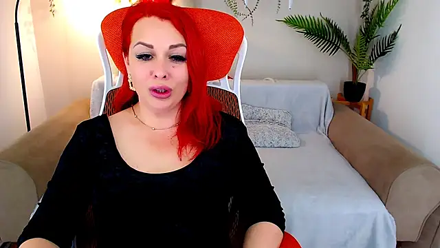Snapshot of RedHeadBridget chatting on 02.21.25 RedHeadBridget online show from 02.21.25