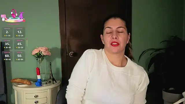 Snapshot of scarlett_moore chatting on 07.15.26 scarlett moore online show from 07.15.26