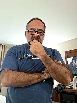 Snapshot of chainjulious chatting on 10.22.25 chainjulious online show from 10.22.25