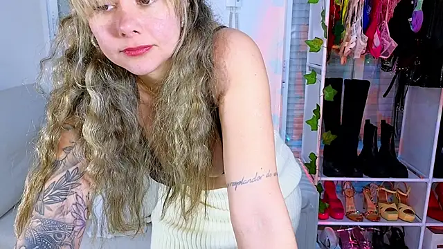 Snapshot of Tawny_cox chatting on 01.17.25 Tawny cox online show from 01.17.25
