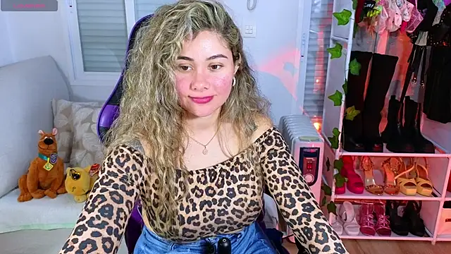 Snapshot of Tawny_cox chatting on 02.27.25 Tawny cox online show from 02.27.25
