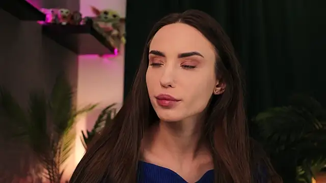 Snapshot of BabyYoda- chatting on 03.07.25 BabyYoda- online show from 03.07.25